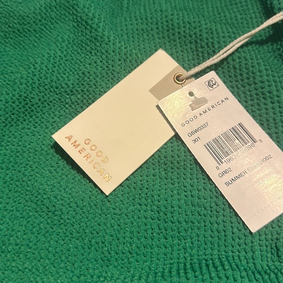 NWT Good American Always Fits Shoulder One
Piece Summer Green - Picture 10 of 11